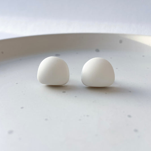 Chunky pastel stud earrings (white)