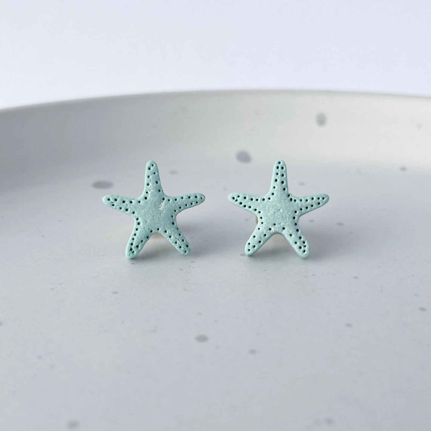 Starfish stud earrings (teal)