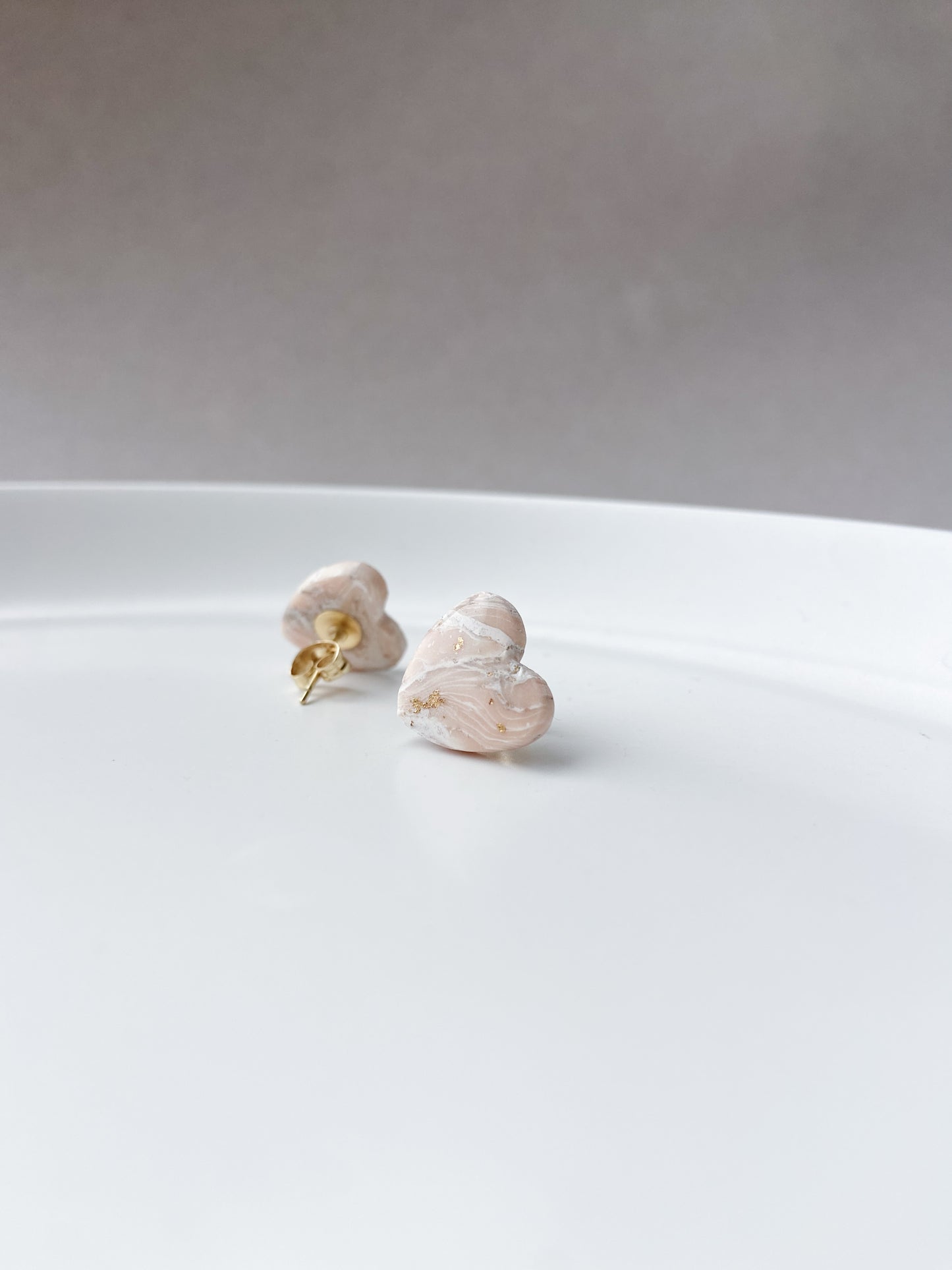 Marbled heart stud earrings