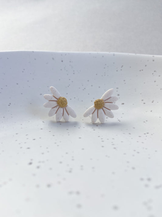 Half Daisy stud earrings