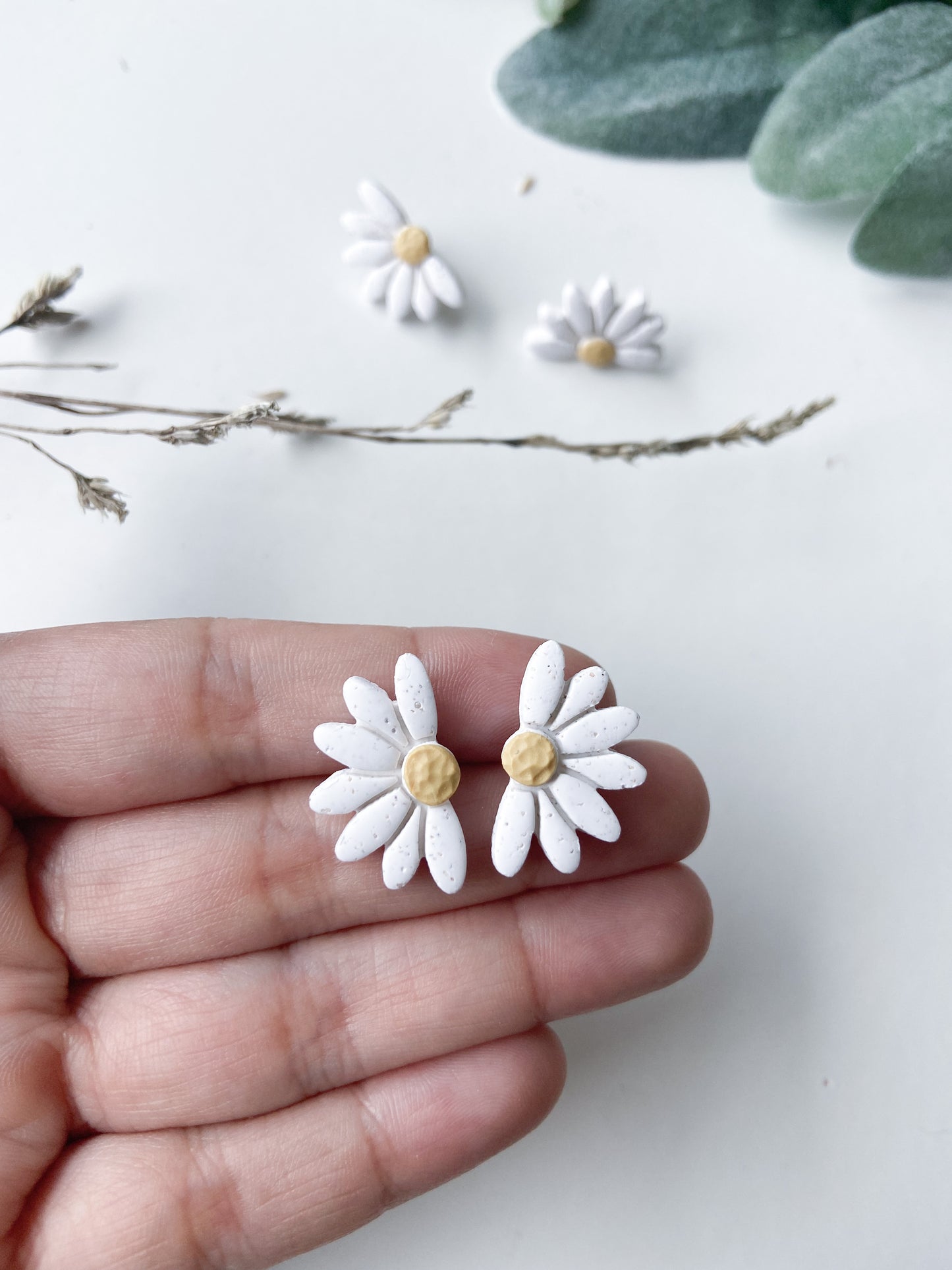 Half Daisy stud earrings