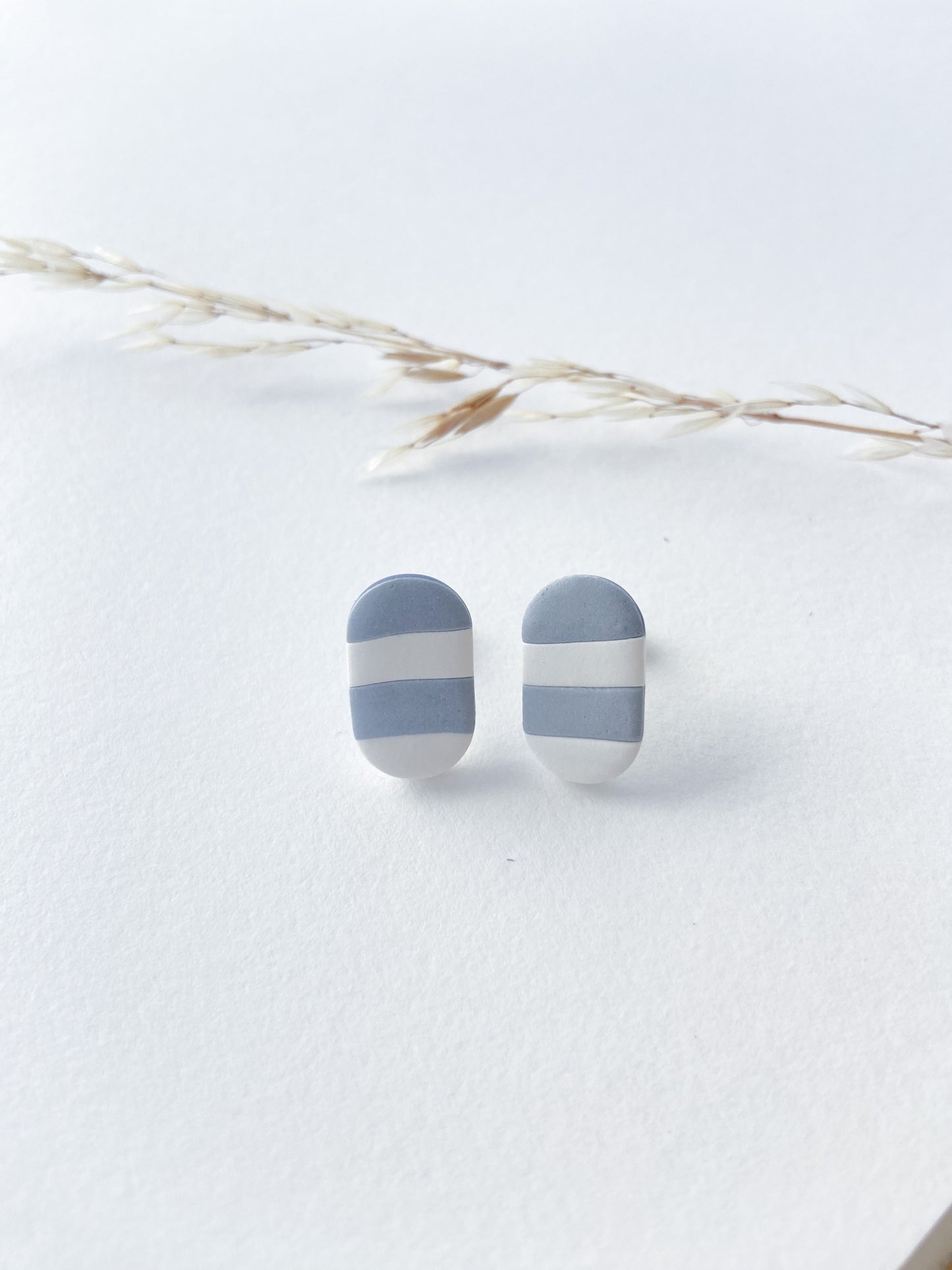 Mia studs soft blue stripes