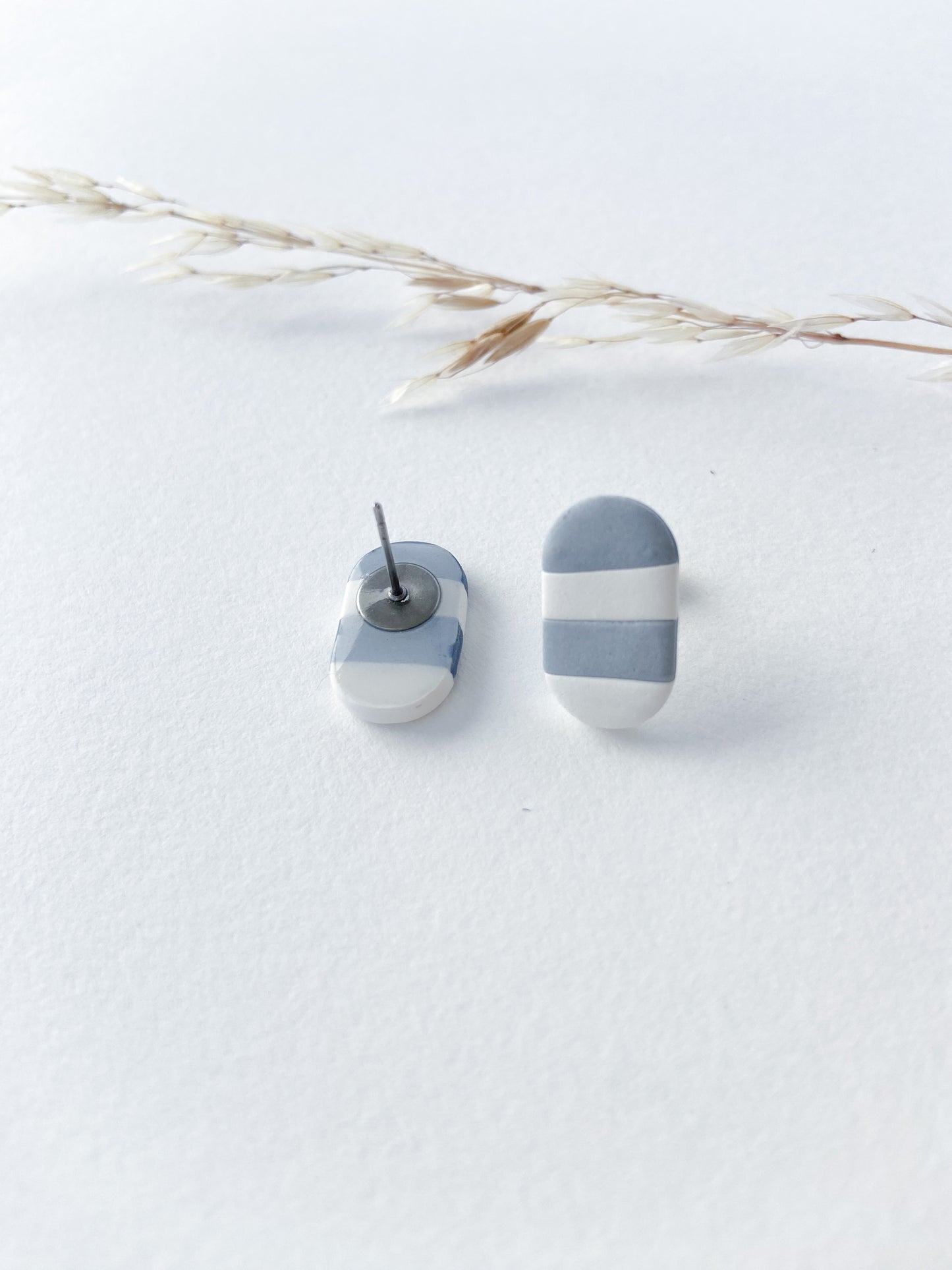 Mia studs soft blue stripes